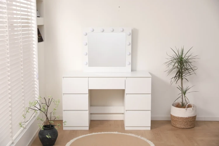 Toaletka z lustrem DT08 LED 7 szuflad do makijażu biała