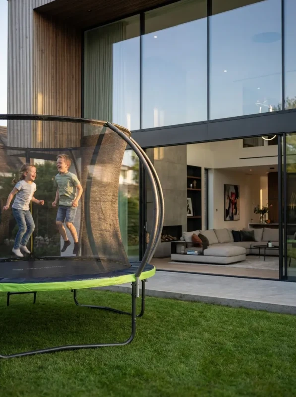 Trampolina ogrodowa 244 cm z siatką wewnętrzną i drabinką czarno-zielona