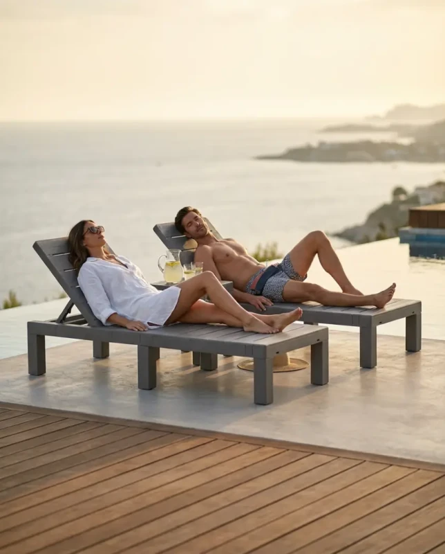 Leżak ogrodowy składany LS02 z tworzywa sztucznego na taras i plażę szary
