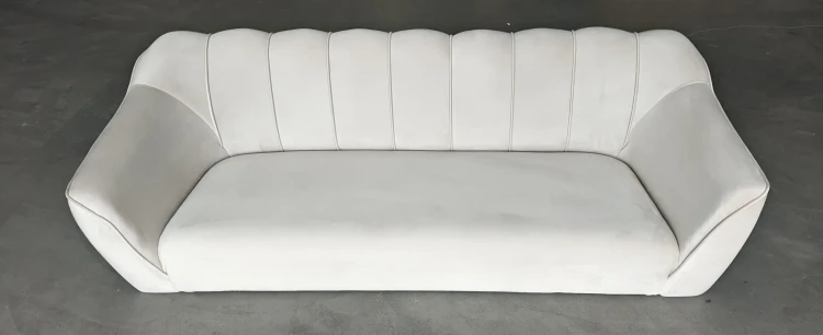 Sofa tapicerowana Molly III w stylu skandynawskim OUTLET Velluto 2 Beige