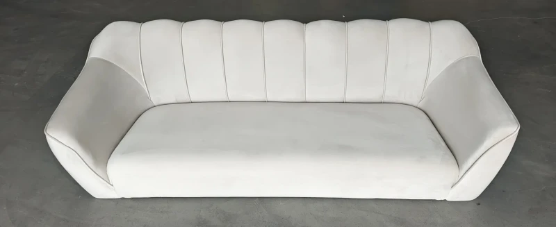 Sofa tapicerowana Molly III w stylu skandynawskim OUTLET Velluto 2 Beige