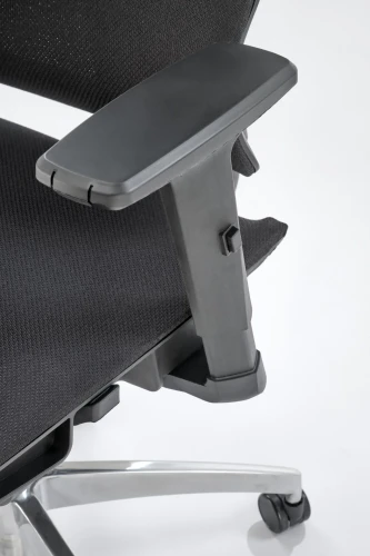 Fotel gabinetowy Marcus ergonomiczny czarny z regulowanym zagłówkiem