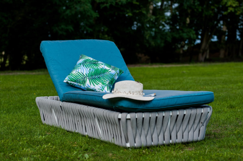 Łóżko ogrodowe Koral z plecionym sznurem szary